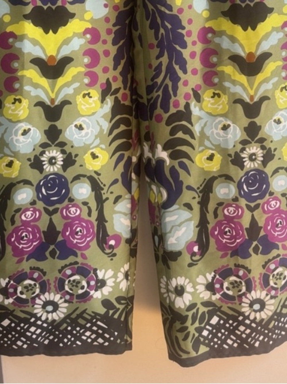 Zara Olive Floral Wide-Leg Pants with Yellow, Purple & Cream Accents - Picture 3 of 4